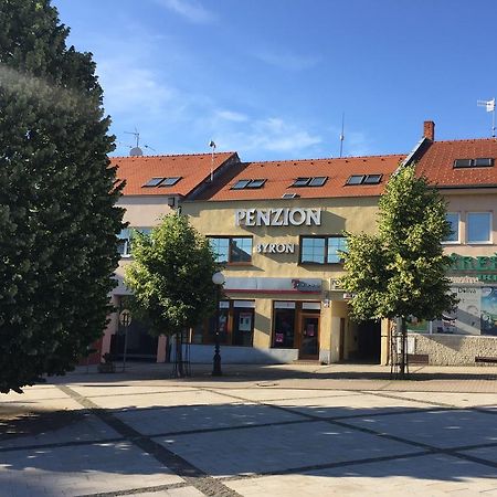 Byron Zlaté Moravce Exterior foto