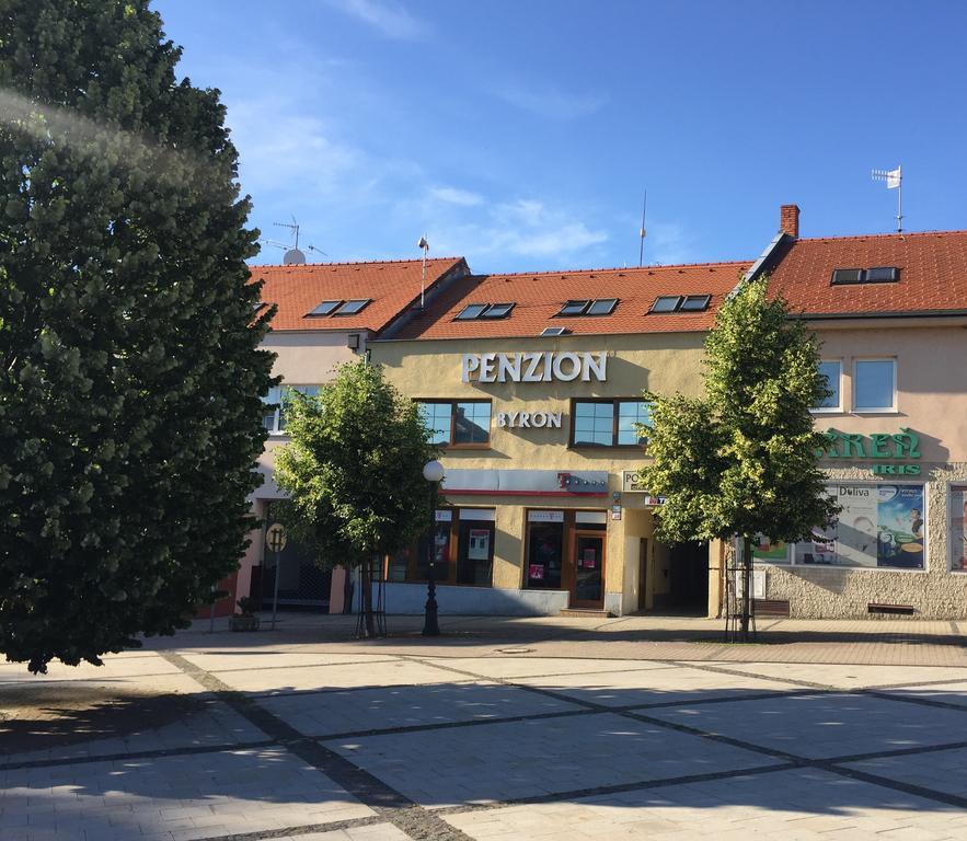 Byron Zlaté Moravce Exterior foto